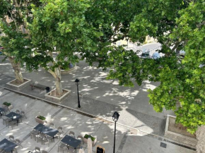 SOUS LES PLATANES
